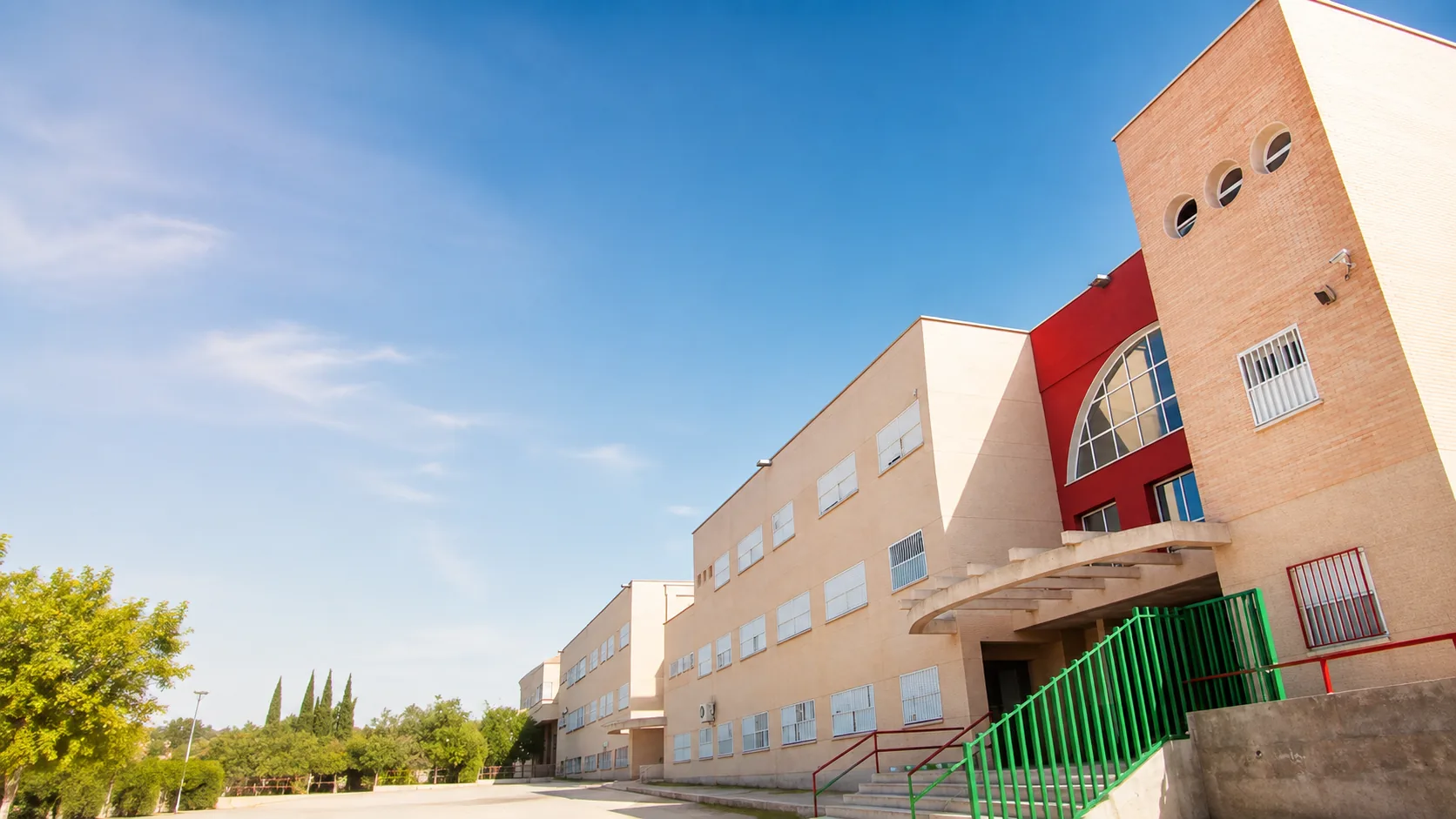 Fachada principal del IES Cerro de los Infantes